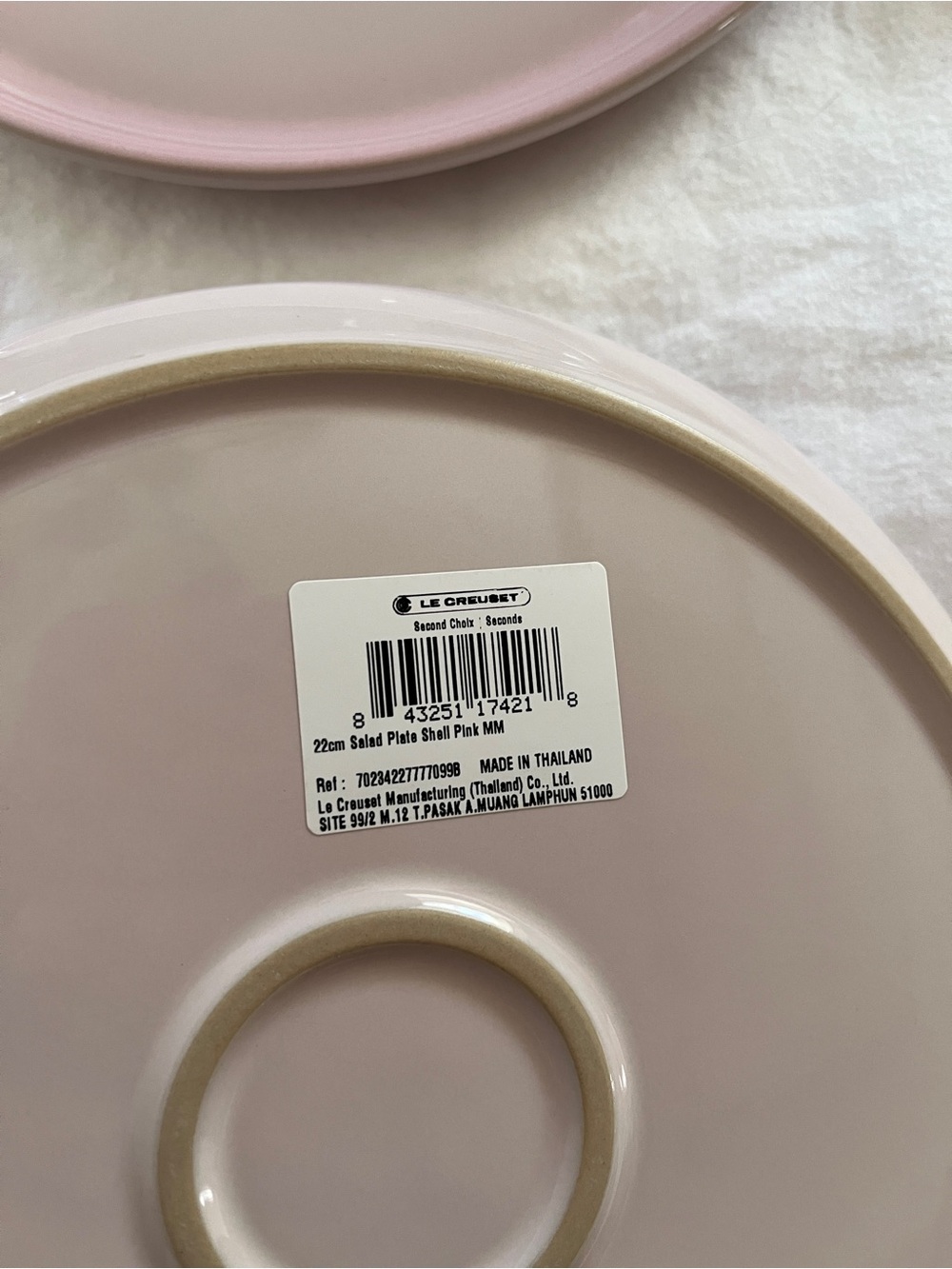 Le Creuset Shell Pink salad Plates - Set of 4 - Picture 3 of 3